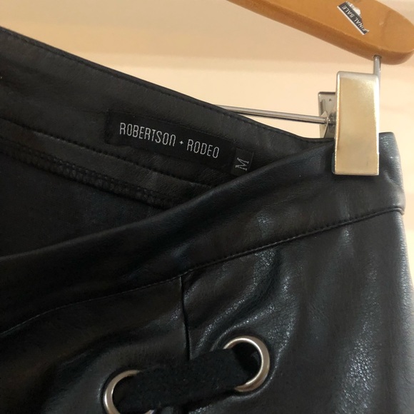 Black pleather side tied up skirt - Picture 4 of 4